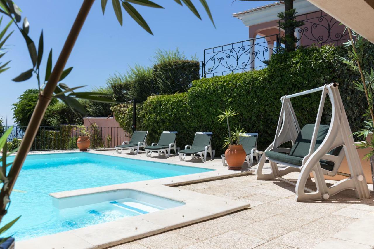 Apartamento Com Piscina Cruz Quebrada المظهر الخارجي الصورة