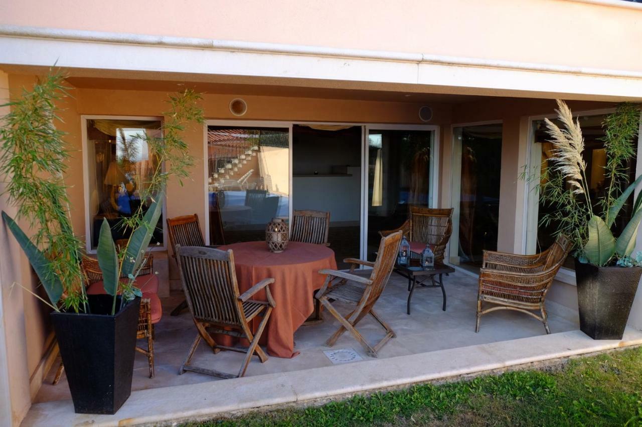 Apartamento Com Piscina Cruz Quebrada المظهر الخارجي الصورة