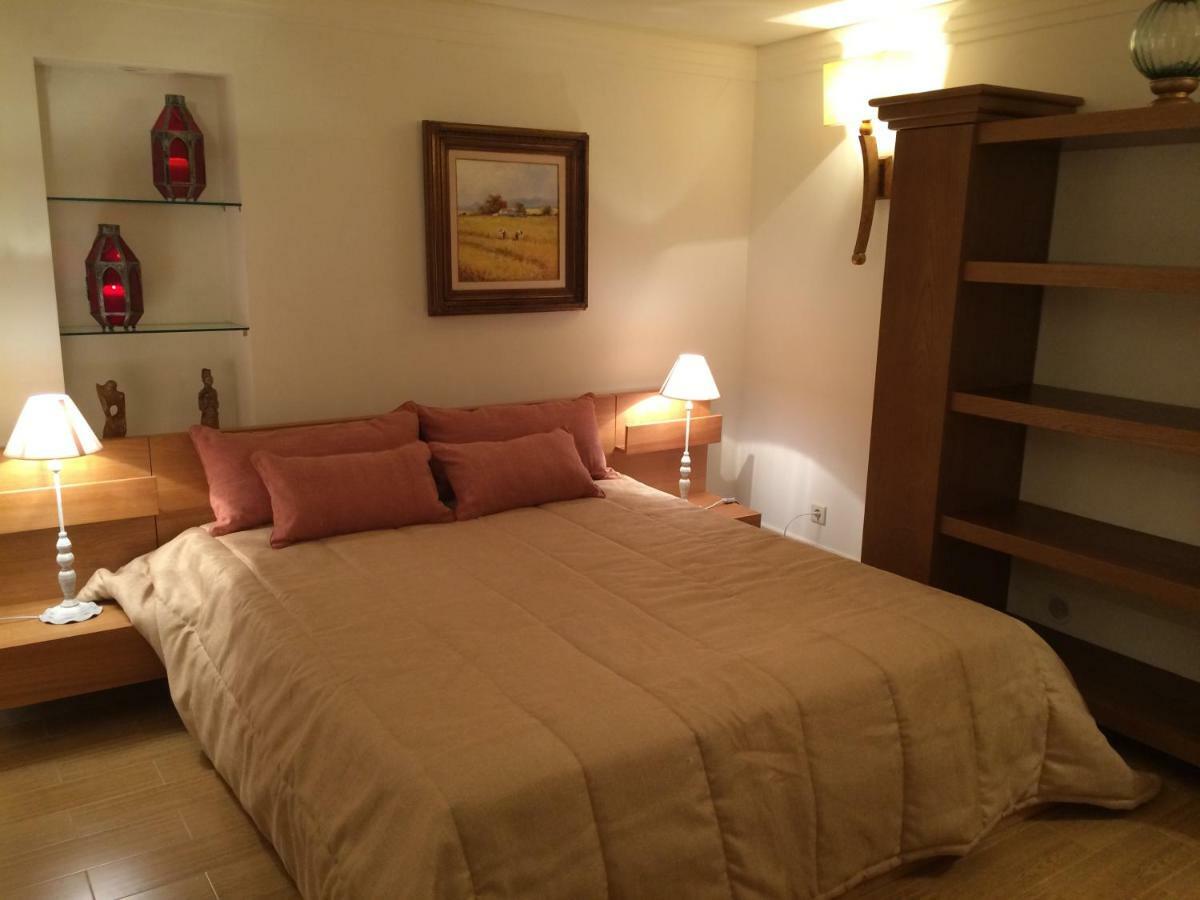 Apartamento Com Piscina Cruz Quebrada المظهر الخارجي الصورة